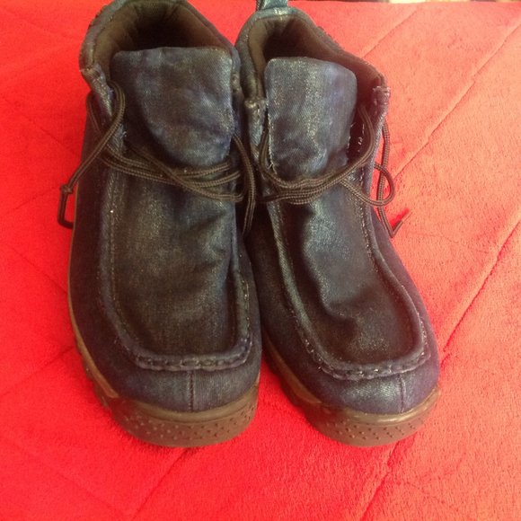 mens wallabees size 14